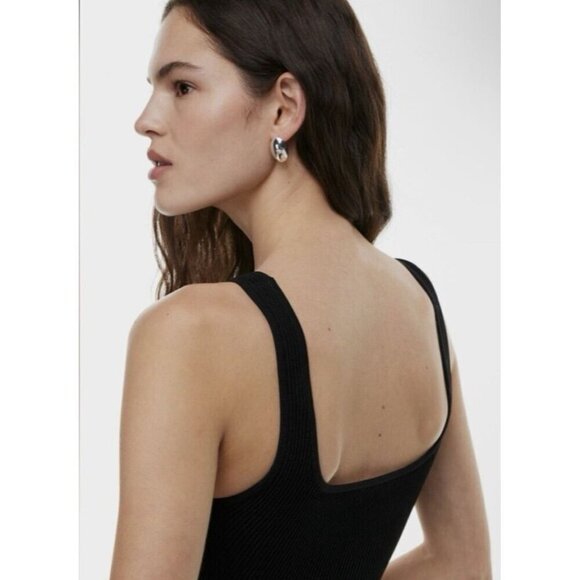 Babaton Aritzia Sculpt Knit Squareneck Cropped Tank Black M Wide straps - Picture 6 of 8
